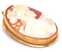 18kt Yellow gold Cameo brooch pendant