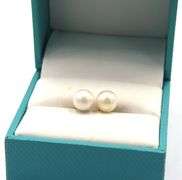 8mm White fresh water pearl stud earrings in14kt