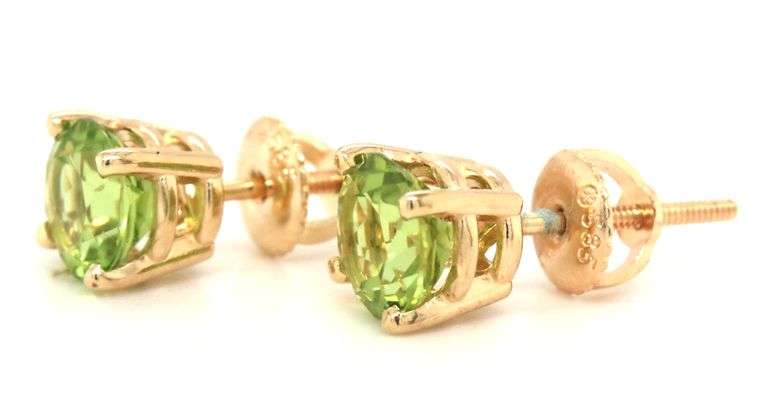 One pair of 14kt Yellow gold round Peridot stud earrings