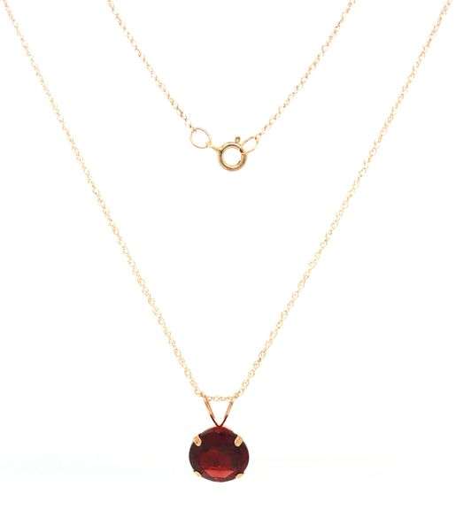 10kt Yellow gold 2.50ct Garnet pendant on chain