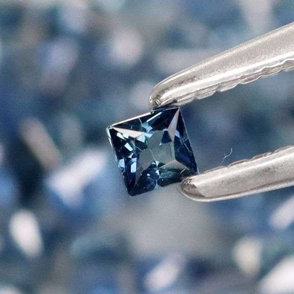 Eye catching 2.96ct washed denim blue Sapphire set