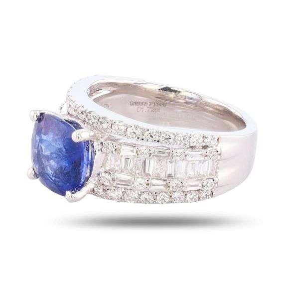 PLATINUM BLUE SAPPHIRE AND DIAMOND RING 5.26 C.T.W.