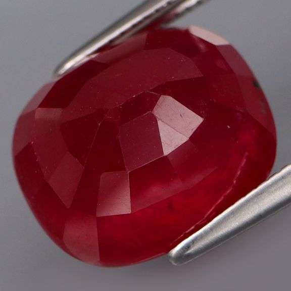 Lavish 8.34ct top blood red Ruby from Mozambique!