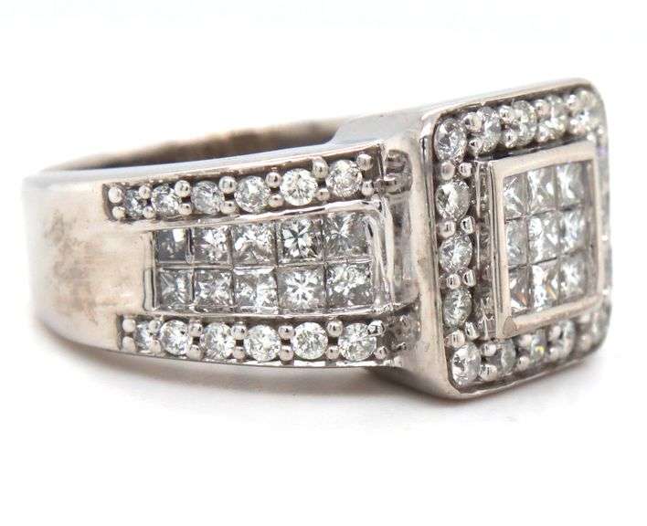 14kt White gold 2.50ctw princess and round cut diamond cluster ring