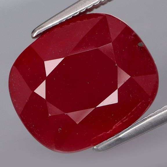 Lavish 8.34ct top blood red Ruby from Mozambique!