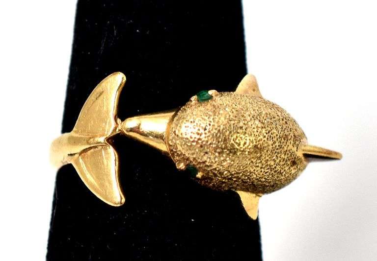 Interesting 114K Yellow Gold Emerald Eyed Dolphin Ring
