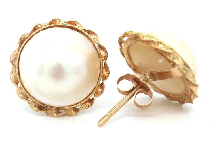 14kt Yellow gold 11mm Mabe pearl earrings
