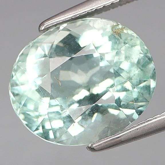 Fiery platinum with a light green tint? Yes please! 3.32ct Aquamarine!