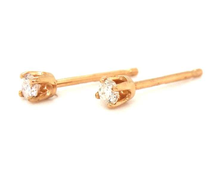 14kt Yellow gold 0.08ctw diamond stud earrings