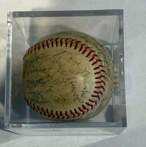 Excellent options for a "very nice" 1983 Baltimore Orioles baseball