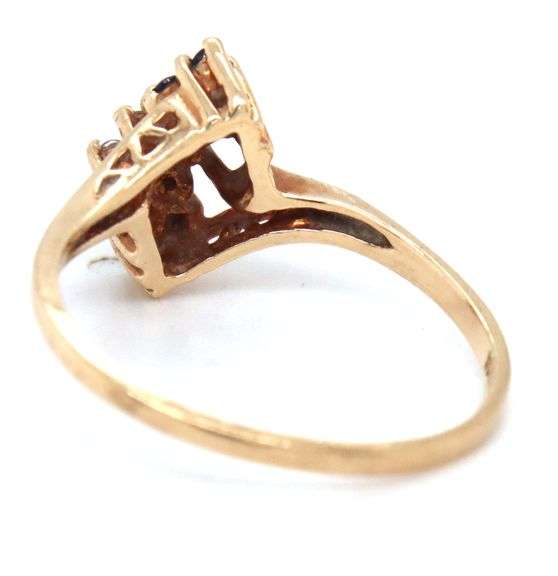 Sweet 10k YG Sapphire & Diamond Cluster Ring