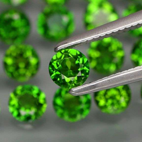 Top chrome green 3.62ct Chrome Diopside set!