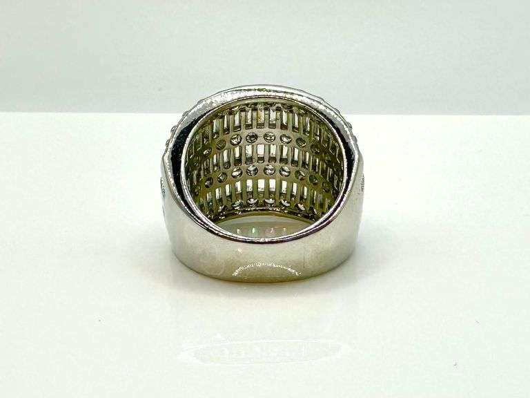 Sparkling 14 Kt White Plate 17.5 Cttw CZ Ring