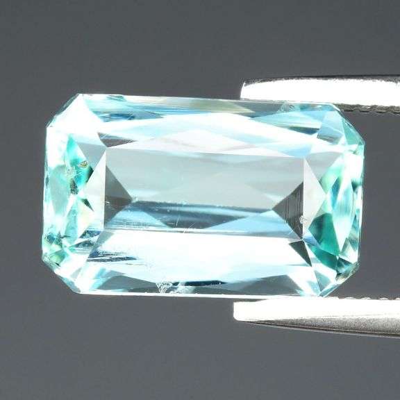 Top crystal! 1.72ct VS grade Nigerian Emerald! And it's REAL!
