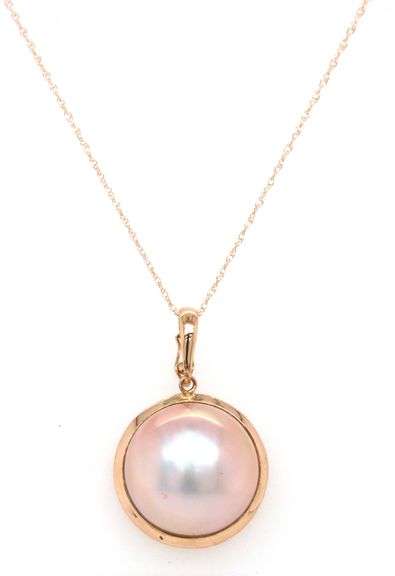 14kt Yellow gold mabe pearl pendant on chain