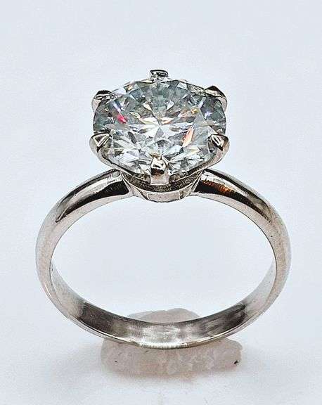 Dazzling 3 Ct VVs1 Bright White Fire Moissanite Ring