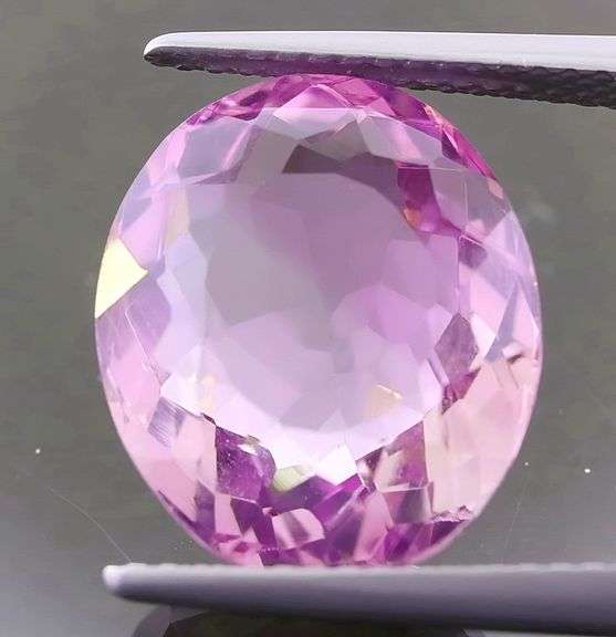 Stunning 7.69ct natural vibrant lilac Amethyst!