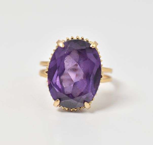 Attractive 18K Yellow Gold Color Change Sapphire Gemstone Ring