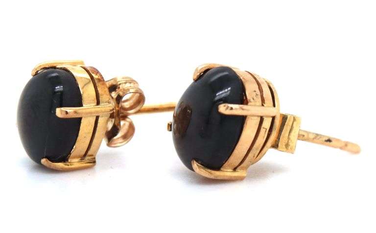 14kt Yellow Gold oval Star Sapphire Stud Earrings
