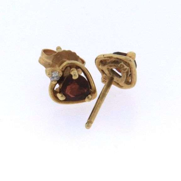 10kt Yellow gold heart shaped stud earrings