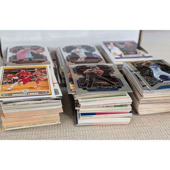 Collection of 600 Basketball Cards