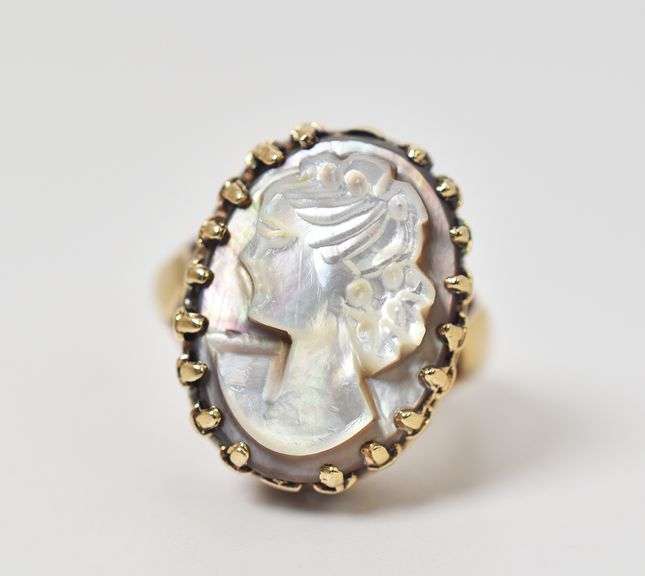 Vintage 10K Yellow Gold Abalone Gemstone Cameo Ring