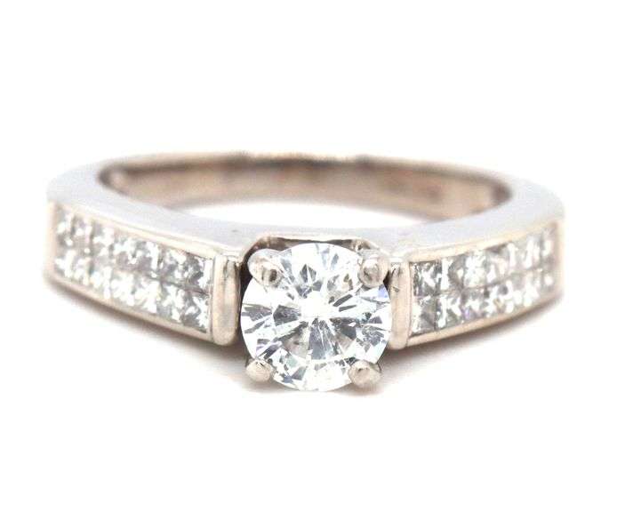 14kt White gold RBC diamond and princess cut Invisible set ring