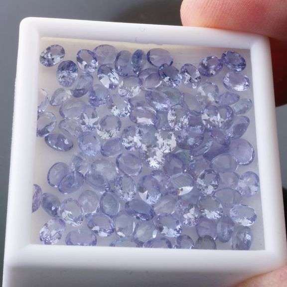 Heavy flashing! Untreated! 14.84ct oval cut Tanzanite set!