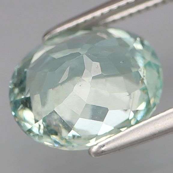 Fiery platinum with a light green tint? Yes please! 3.32ct Aquamarine!
