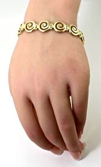 Stylish 14K Yellow Gold Snail Link Bracelet