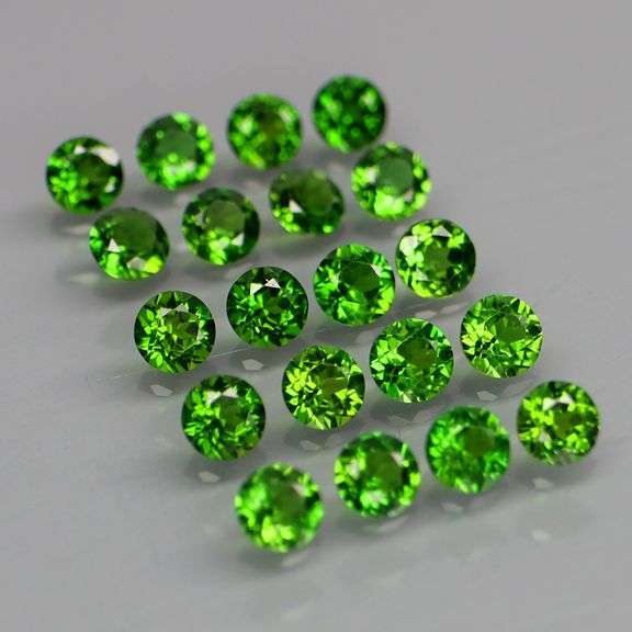 Top chrome green 3.62ct Chrome Diopside set!