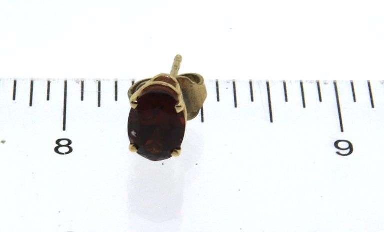 10kt Yellow gold Garnet stud earrings