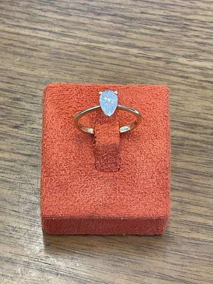 I.G.I CERTIFIED 2.00 CARAT PEAR SHAPE DIAMOND SET IN A 14K YELLOW GOLD SOLITAIRE