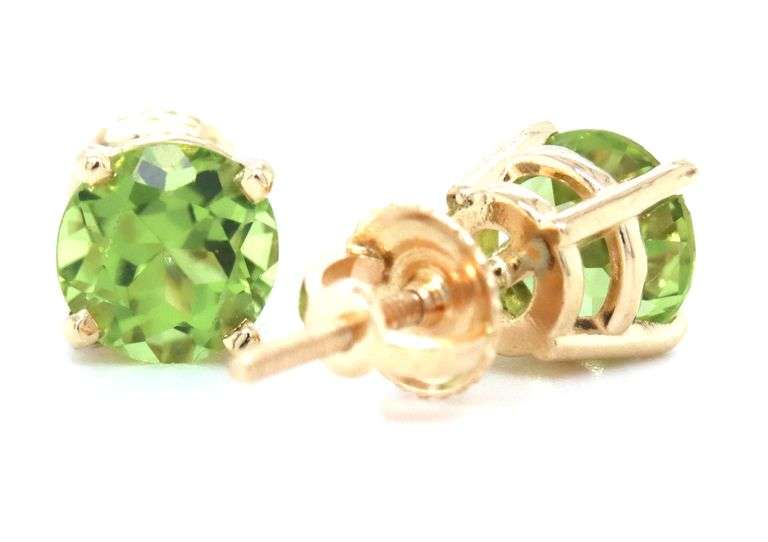 One pair of 14kt Yellow gold round Peridot stud earrings