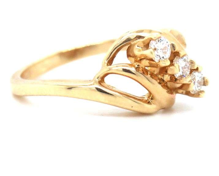 Glittering 14K YG Ring with 3 Diamonds