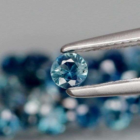Diamond cut! 3.09ct denim blue Sapphire set