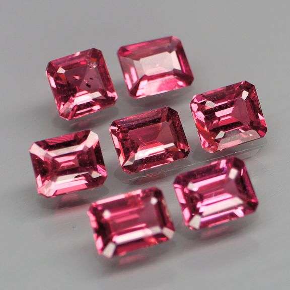 Large examples! 4.60ct set of rare pink Malaya Garnets!