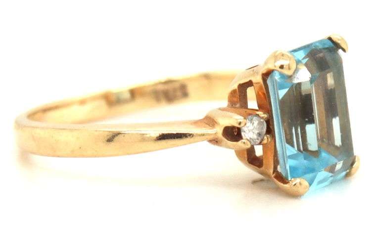 Feminine 10K YG Blue Topaz Ring