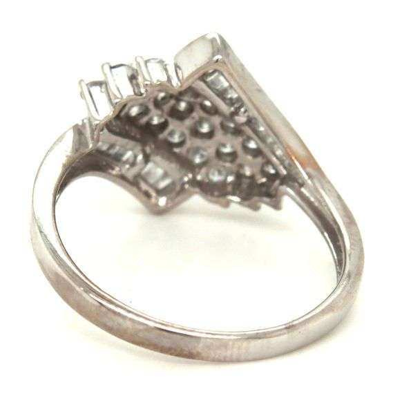 10kt White gold 0.76ctw RBC and baguette diamond cluster ring