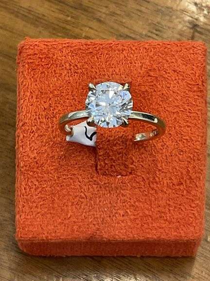 BRAND NEW Ladies 14K White Gold Round Brilliant Diamond Solitaire Engagement Ring