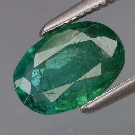 Outstanding color! 1.39ct top green Colombian Emerald!