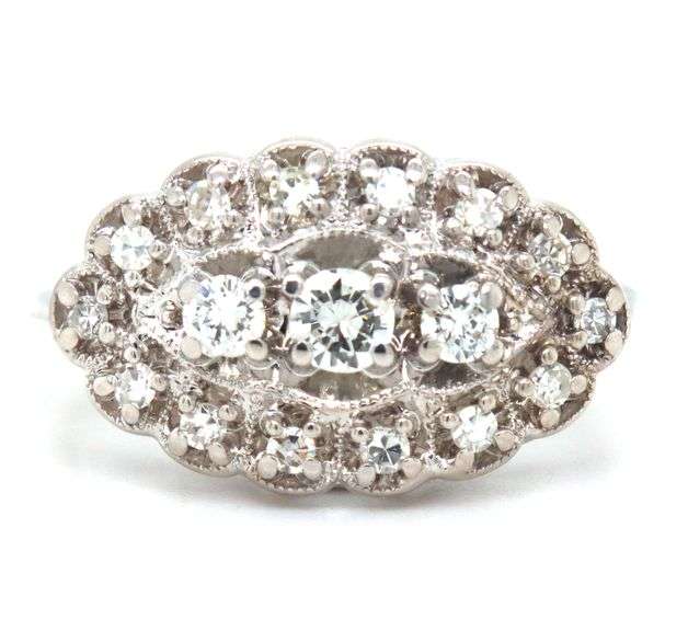 Vintage diamond oval ring in white gold