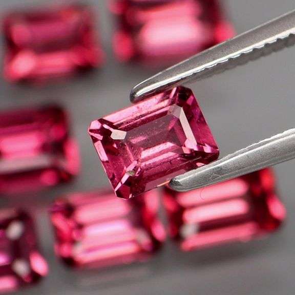 Large examples! 4.70ct set of rare pink Malaya Garnets!