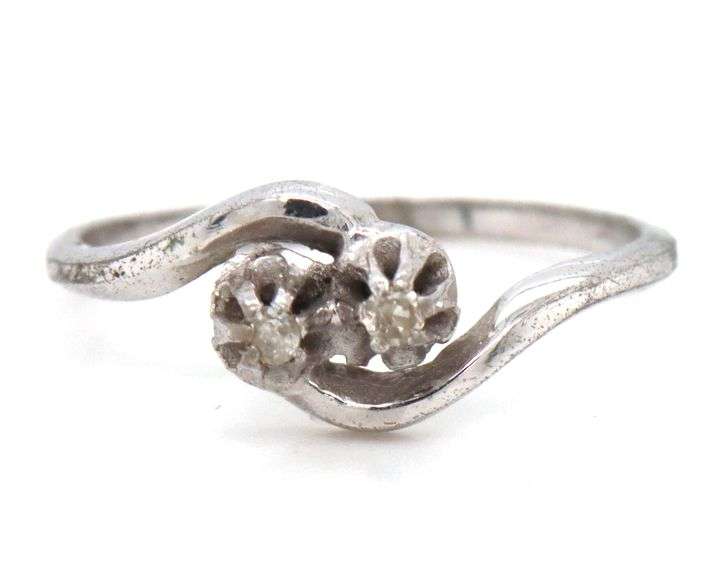 14kt White gold diamond ring
