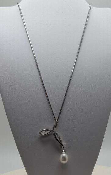 18kt White Gold Pearl Necklace