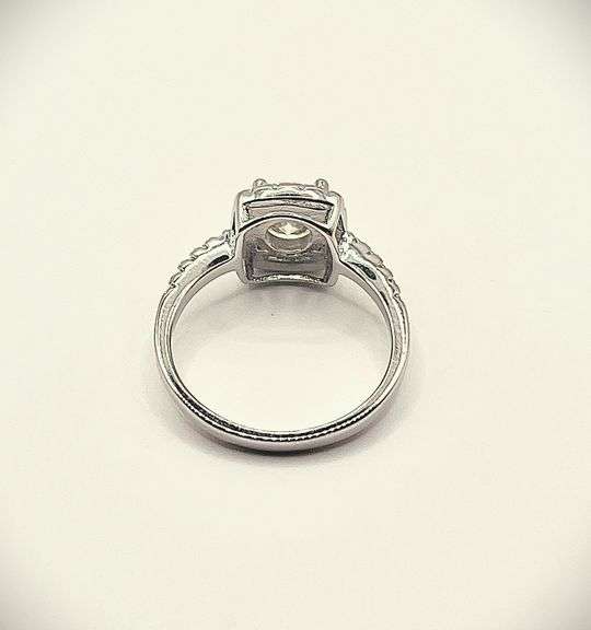 Dazzling 14 Kt White Gold Plate 2.85 Ctw  Amber Ice Fire Moissanite Ring