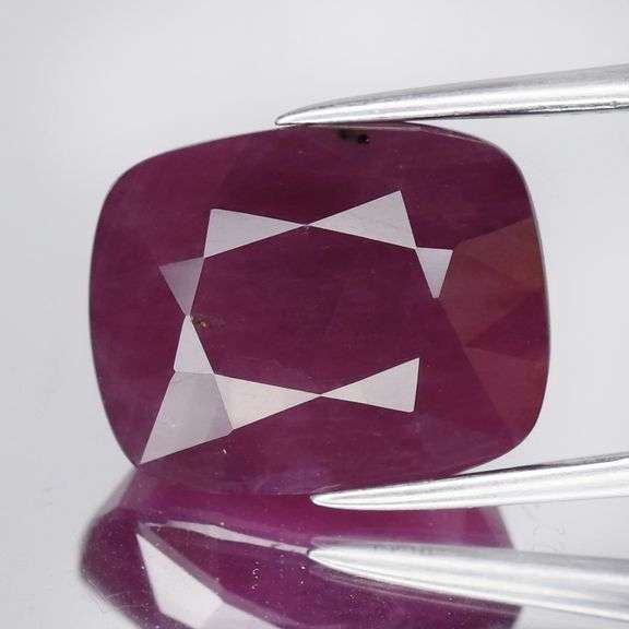 Simply amazing! 8.34ct collectors sized violet red Ginea Ruby!