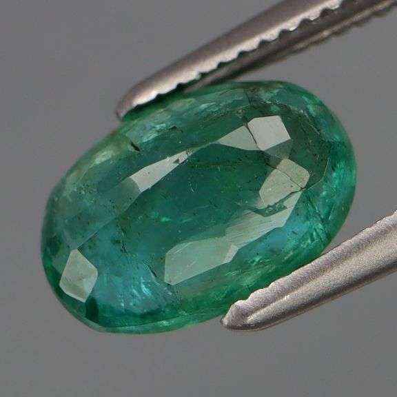 Outstanding color! 1.39ct top green Colombian Emerald!