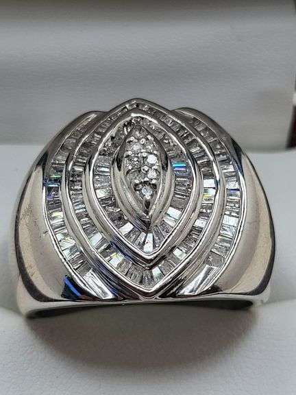 Very Nice Vintage white gold diamond ring