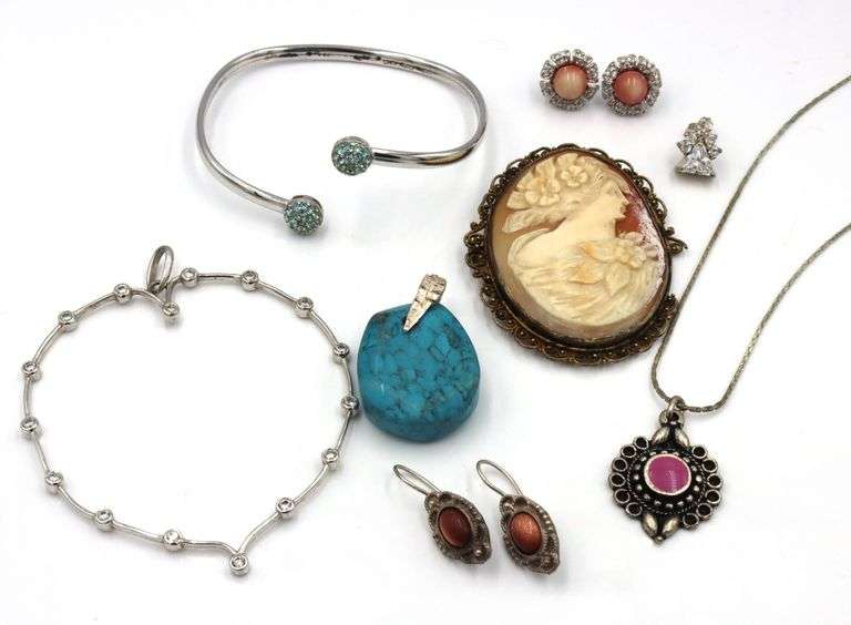 Vintage 925 sterling silver group of mixed jewelry